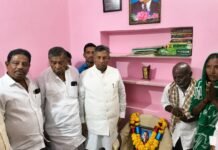 ಅತ್ಯಾಚಾರ ಸಂತ್ರಸ್ತೆ ಅಶ್ವಿನಿ ಕುಟುಂಬಕ್ಕೆ ಸಚಿವ ಮುನಿಯಪ್ಪ ಸಾಂತ್ವನ: ಆರೋಪಿಗಳಿಗೆ ಕಠಿಣ ಶಿಕ್ಷೆಯ ಭರವಸೆ